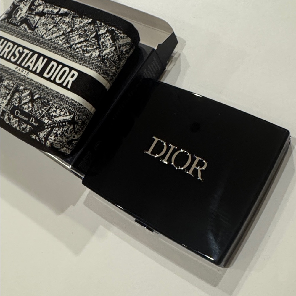 DIOR - Picture 4 of 5